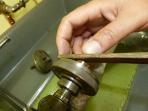 Hobbygoldschmiede – Der Kreativ-Kurs, 3, Eheringe, Trauringe selber schmieden, Sachsen, 585 Rotgold Graugold Steckloetring poliert und Hammerschlag quer1 Brillant04, Eheringe, Trauringe selber schmieden, Sachsen, 3