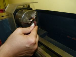 Hobbygoldschmiede – Der Kreativ-Kurs, 2, Eheringe, Trauringe selber schmieden, Sachsen, 585 Rotgold Graugold Steckloetring poliert und Hammerschlag quer1 Brillant05, Eheringe, Trauringe selber schmieden, Sachsen, 2